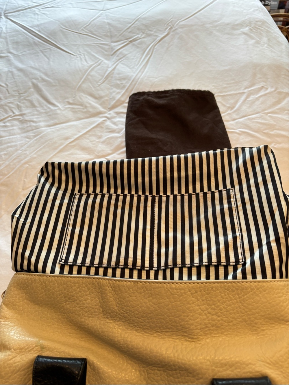 kate spade Two-Tone cream and Black Leather Shoulder Bag signature black tassel - Picture 13 of 14